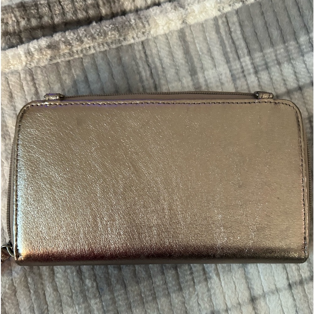 Sak wallet with pocket for phone